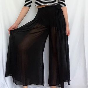 Abercrombie & Fitch flowy black shorts w belt tie